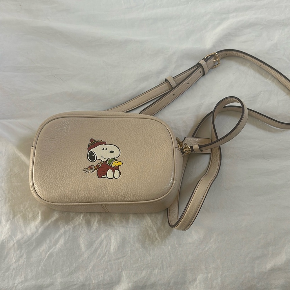Snoopy Coach Bag - Picture 4 of 7